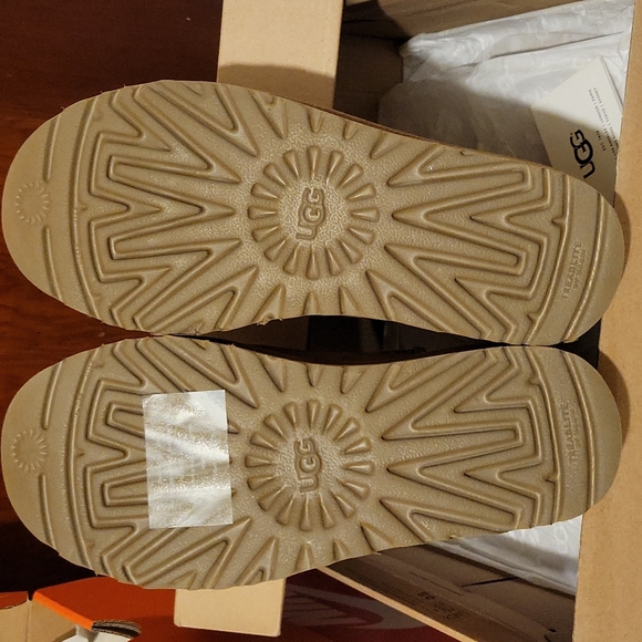 UGGs Tan Boots ! - Picture 5 of 8